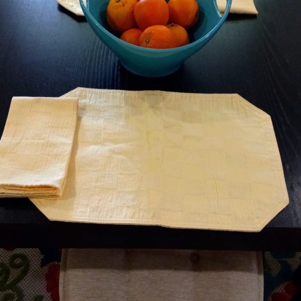 W-C Designs 4 Placemats and 4 Napkins Light Yellow - Picture 2 of 5